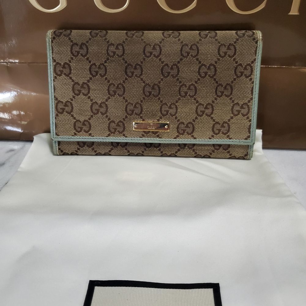 Gucci GG Logo Canvas Continental Tan Bifold Wallet with Blue Trim. 115000959